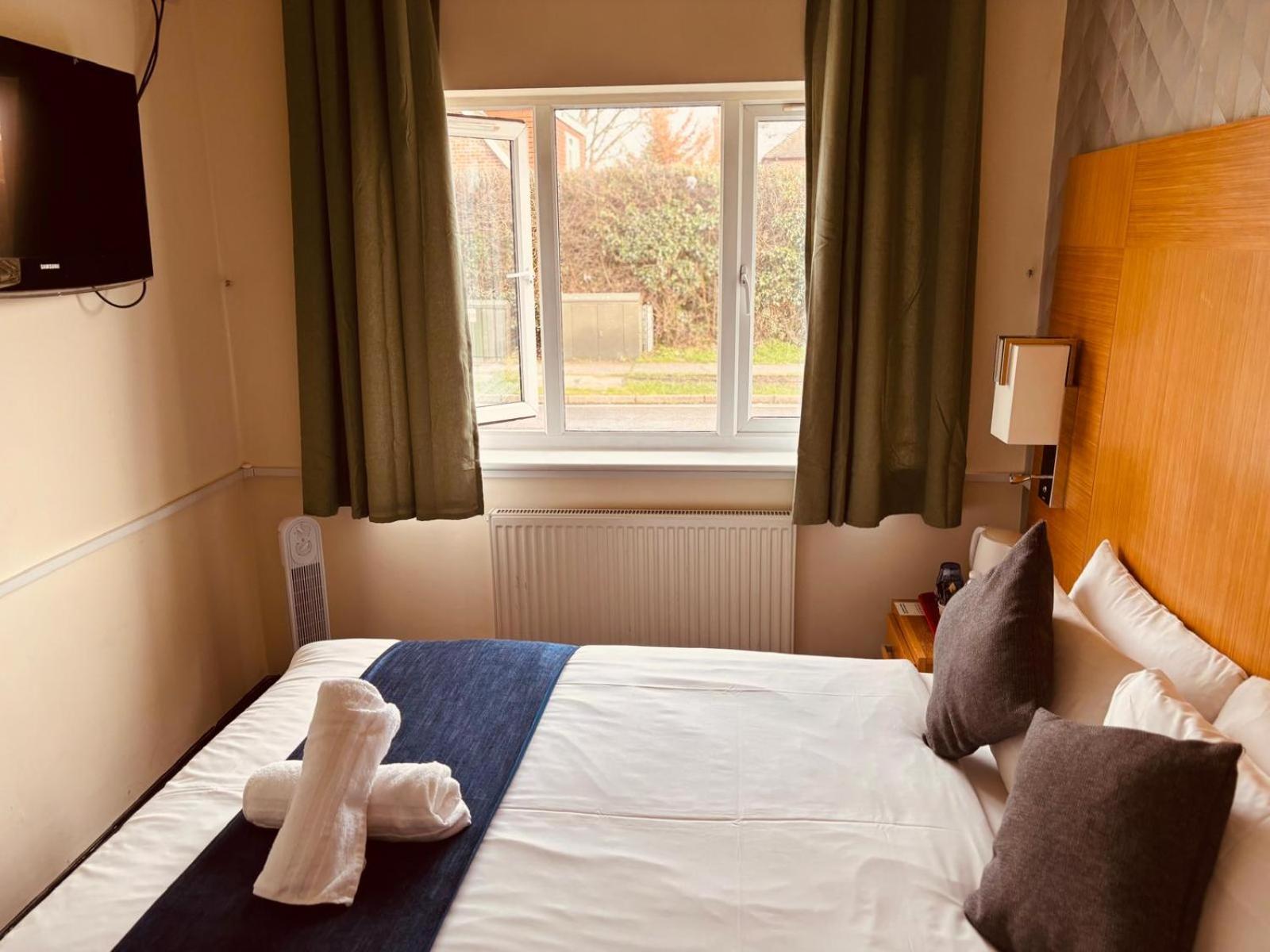 Acorn Lodge Hotel Gatwick & Parking Χόρλι Εξωτερικό φωτογραφία
